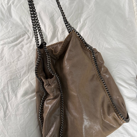 Stella McCartney Tan Shoulder Bag with Chain Trim - Picture 2 of 5